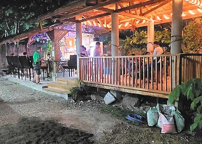 The Backyard 莫阿尔博阿